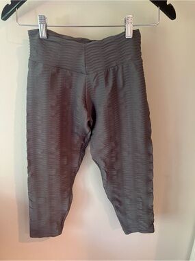 Booty by Brabants Charcoal Textured Capri Leggings